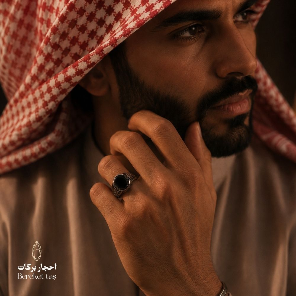 Men’s natural black onyx ring in 925 sterling silver, worn with an elegant traditional look.