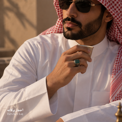 Men's natural green agate ring in 925 sterling silver styled with traditional Gulf attire and a refined luxury look